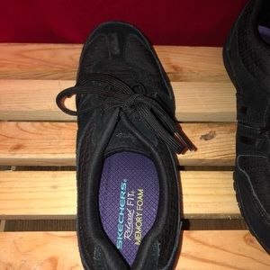 Sketchers tennis shoes